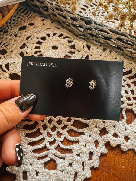 Daisy Studs