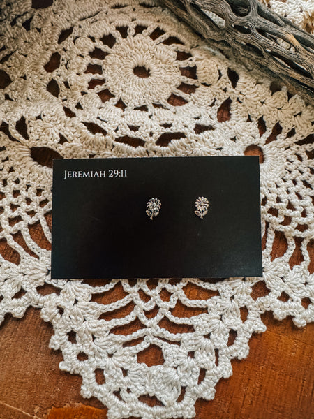 Daisy Studs