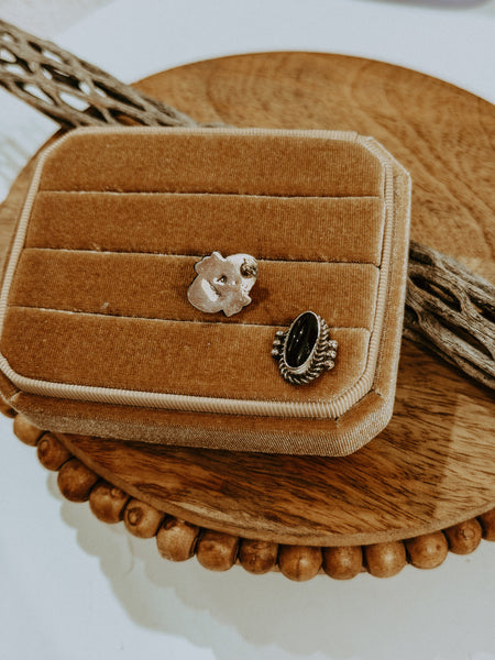 Susan Onyx Studs